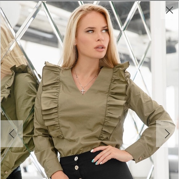 Tops - SALE🔥LAST ONE🔥 🆕Ruffled Blouse